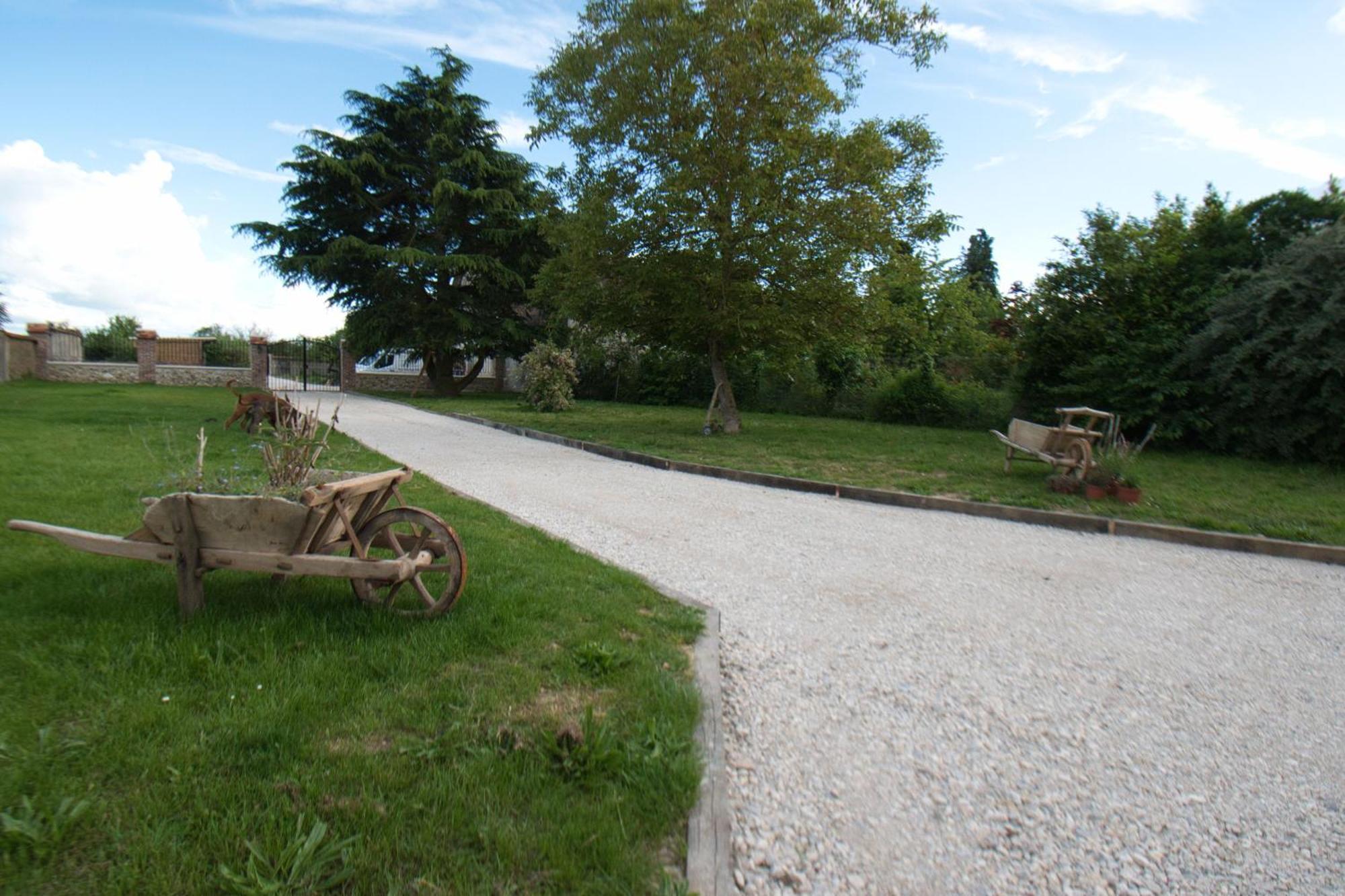 Le Relais Des Caleches - La Jungle Room Bu (Eure-et-Loir) Exterior photo